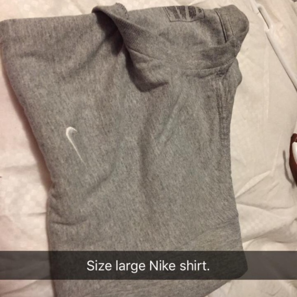 Men’s Nike shirt🏈